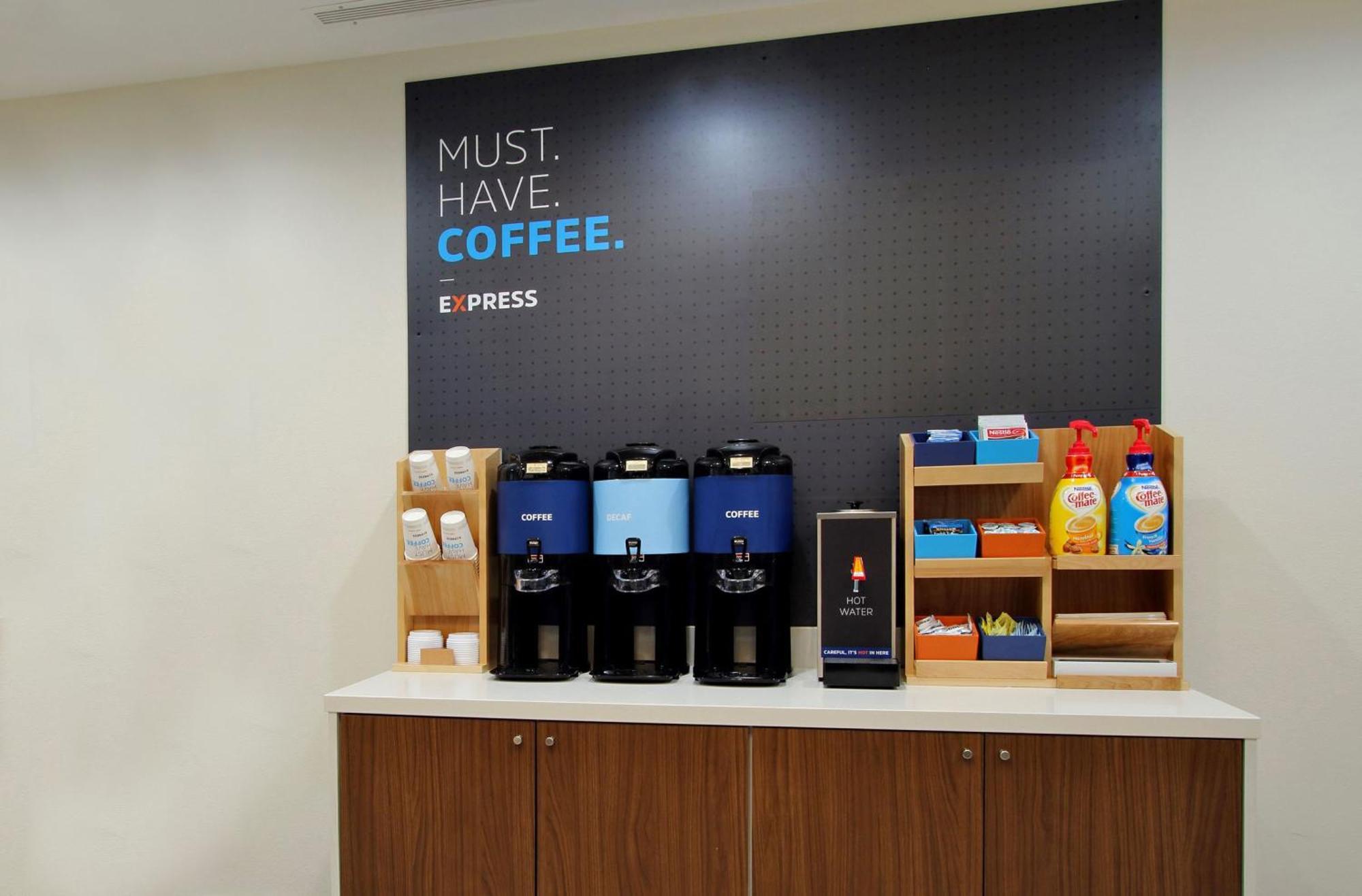 Holiday Inn Express & Suites Kansas City Airport By Ihg Buitenkant foto