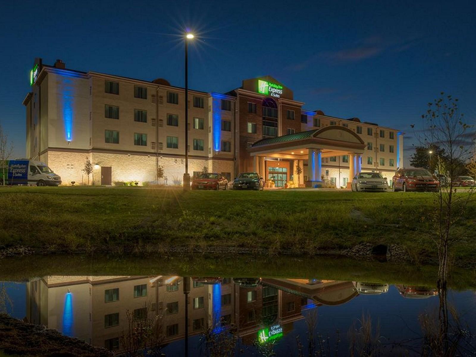 Holiday Inn Express & Suites Kansas City Airport By Ihg Buitenkant foto