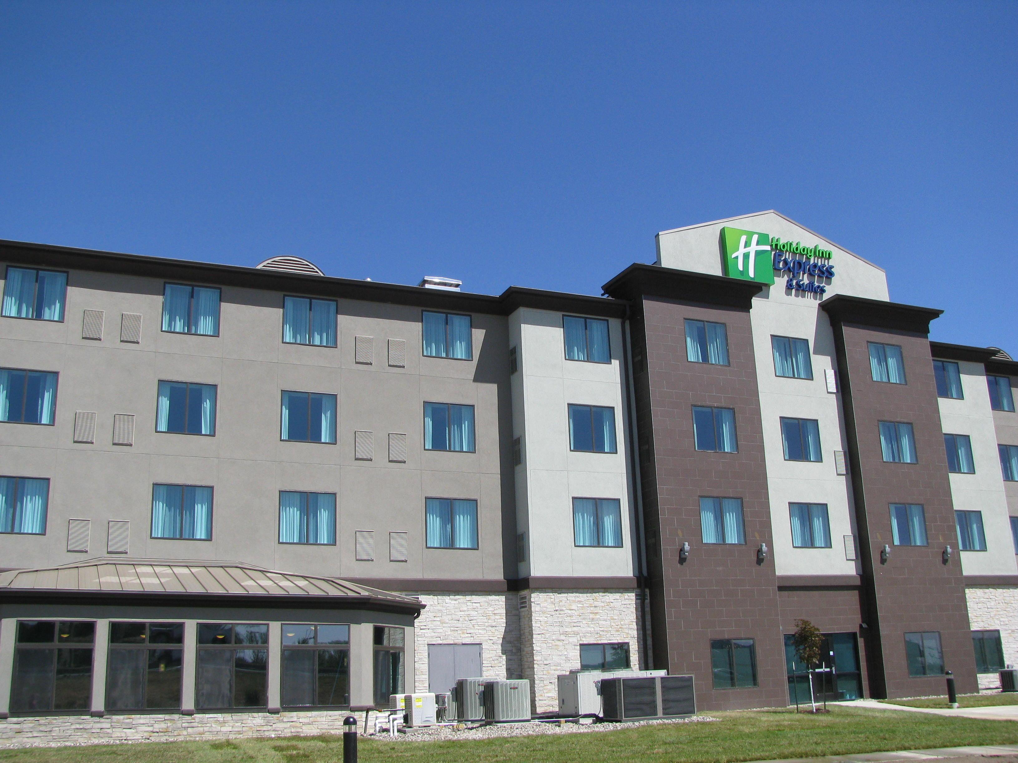 Holiday Inn Express & Suites Kansas City Airport By Ihg Buitenkant foto