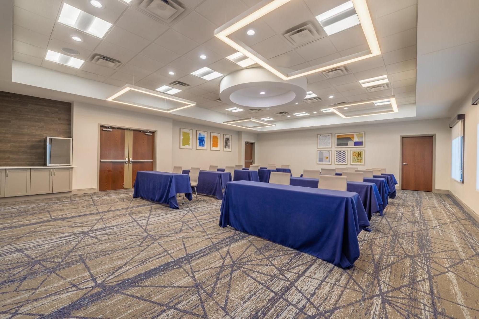 Holiday Inn Express & Suites Kansas City Airport By Ihg Buitenkant foto