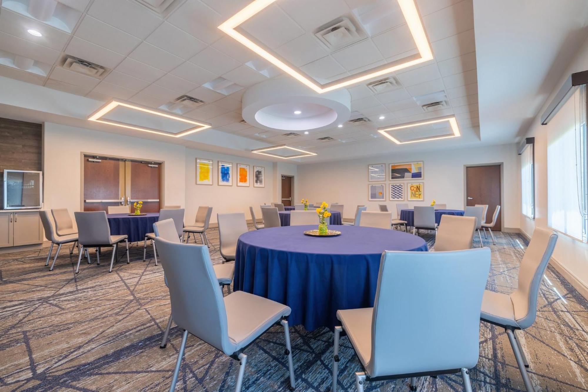 Holiday Inn Express & Suites Kansas City Airport By Ihg Buitenkant foto