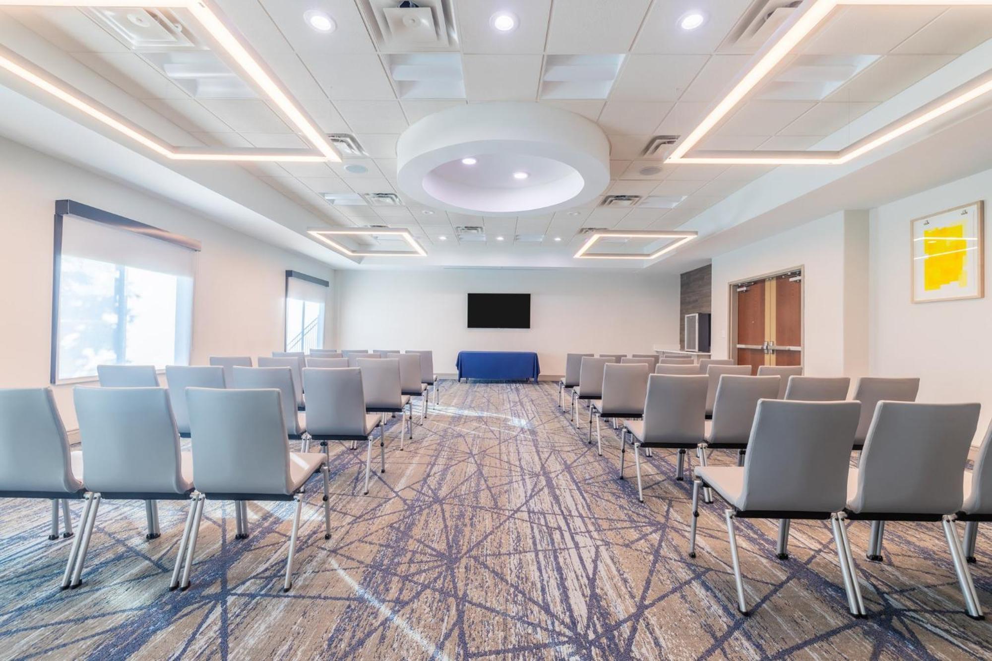 Holiday Inn Express & Suites Kansas City Airport By Ihg Buitenkant foto