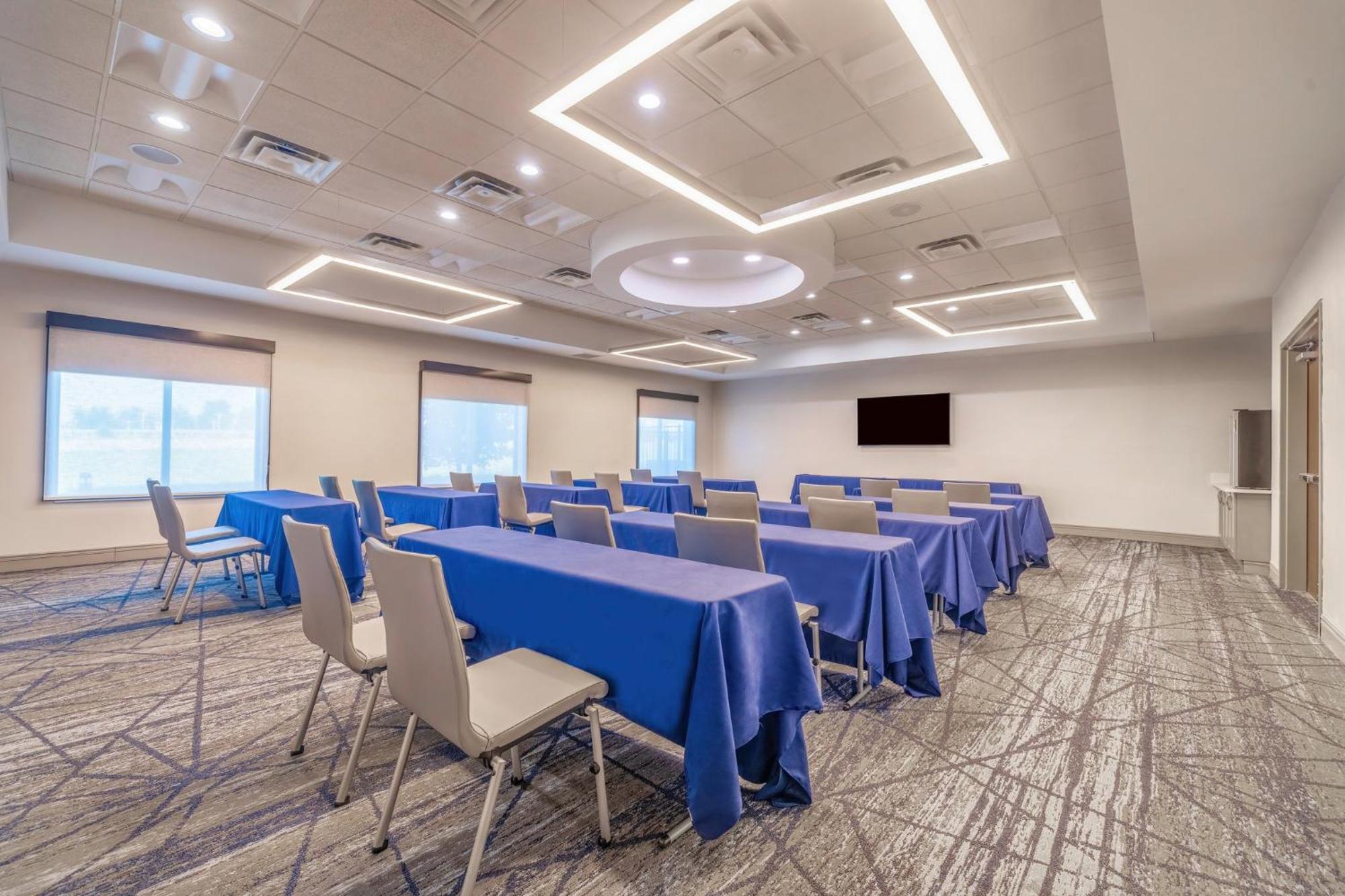 Holiday Inn Express & Suites Kansas City Airport By Ihg Buitenkant foto