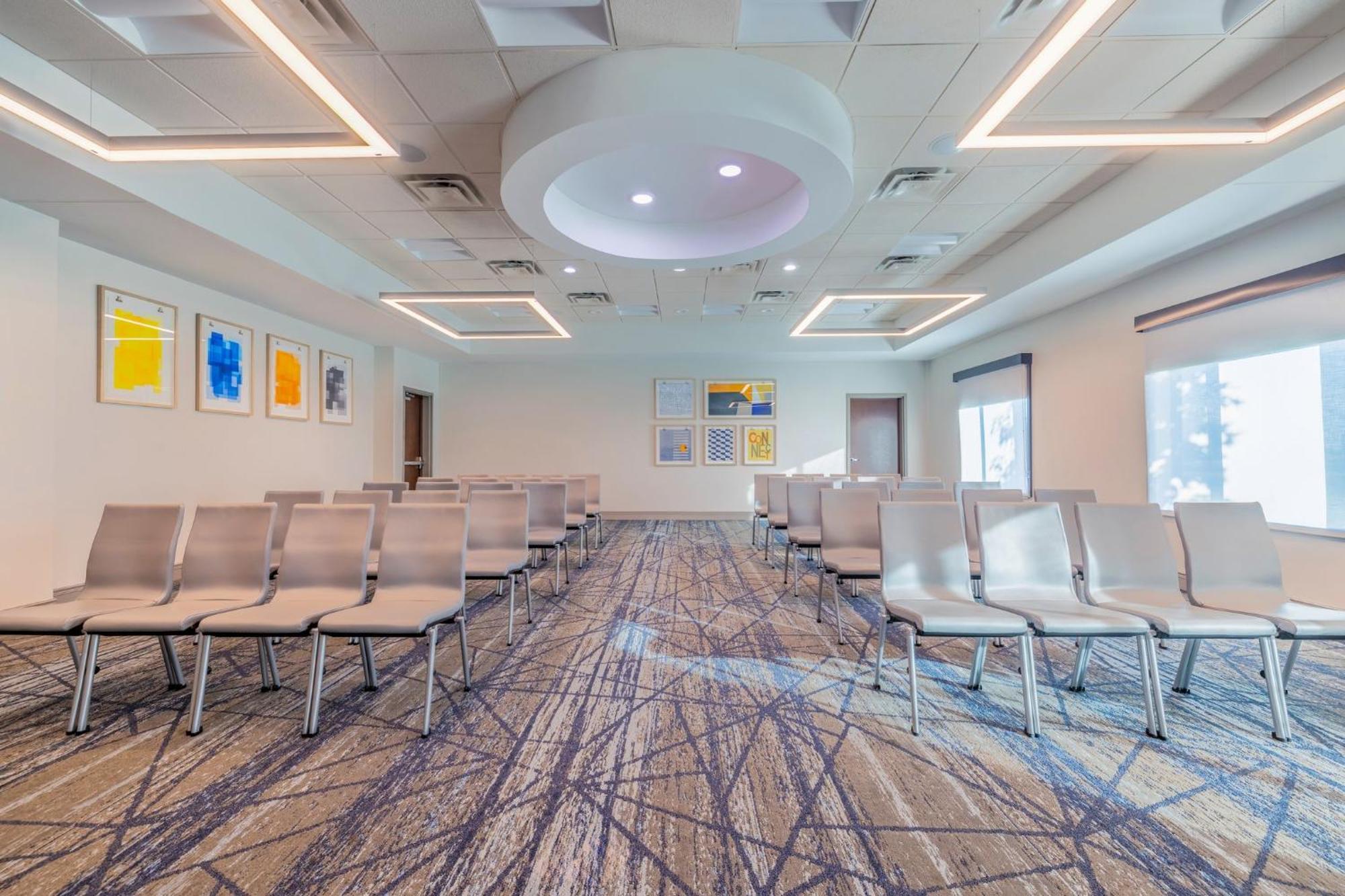 Holiday Inn Express & Suites Kansas City Airport By Ihg Buitenkant foto