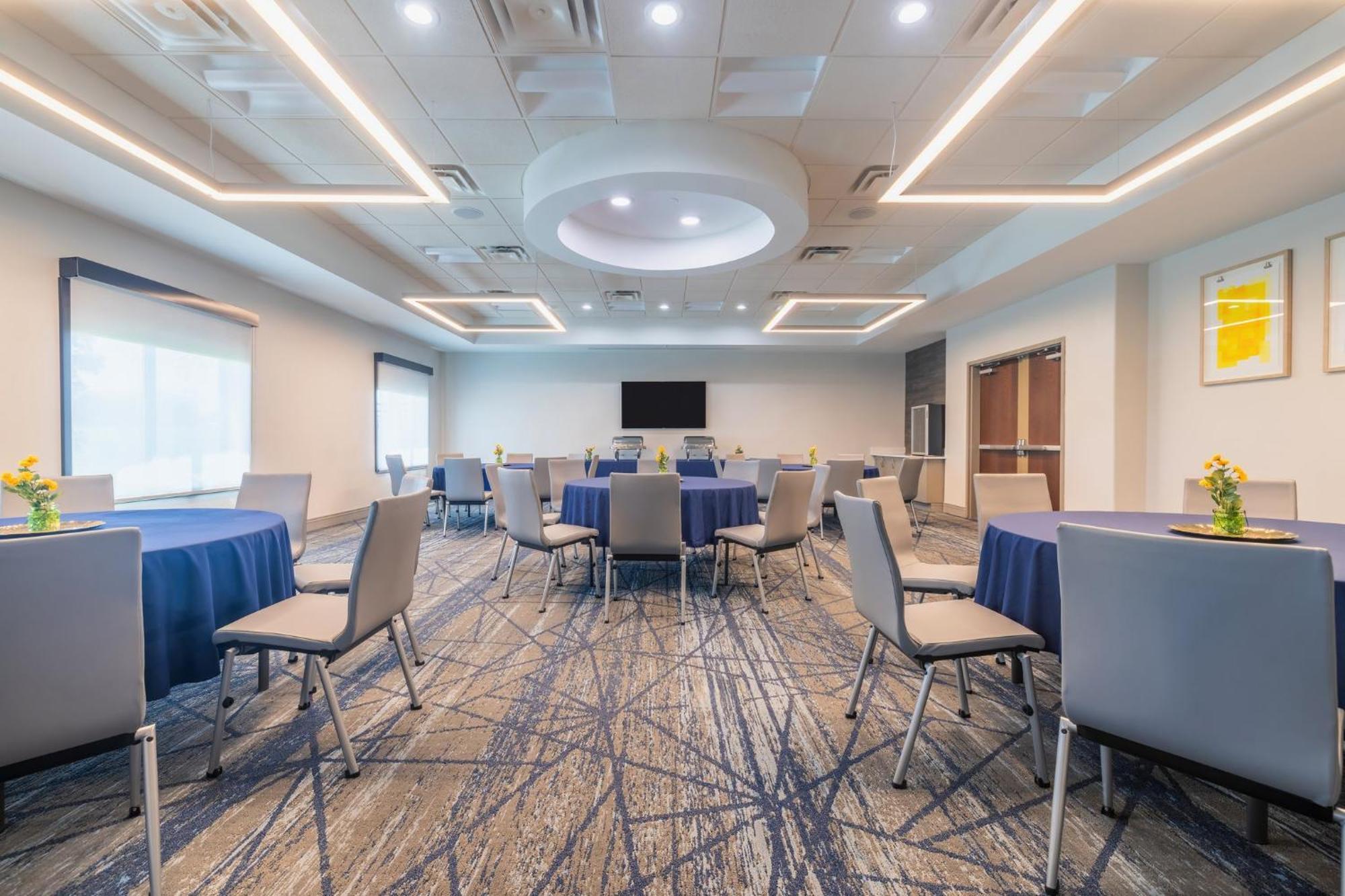 Holiday Inn Express & Suites Kansas City Airport By Ihg Buitenkant foto