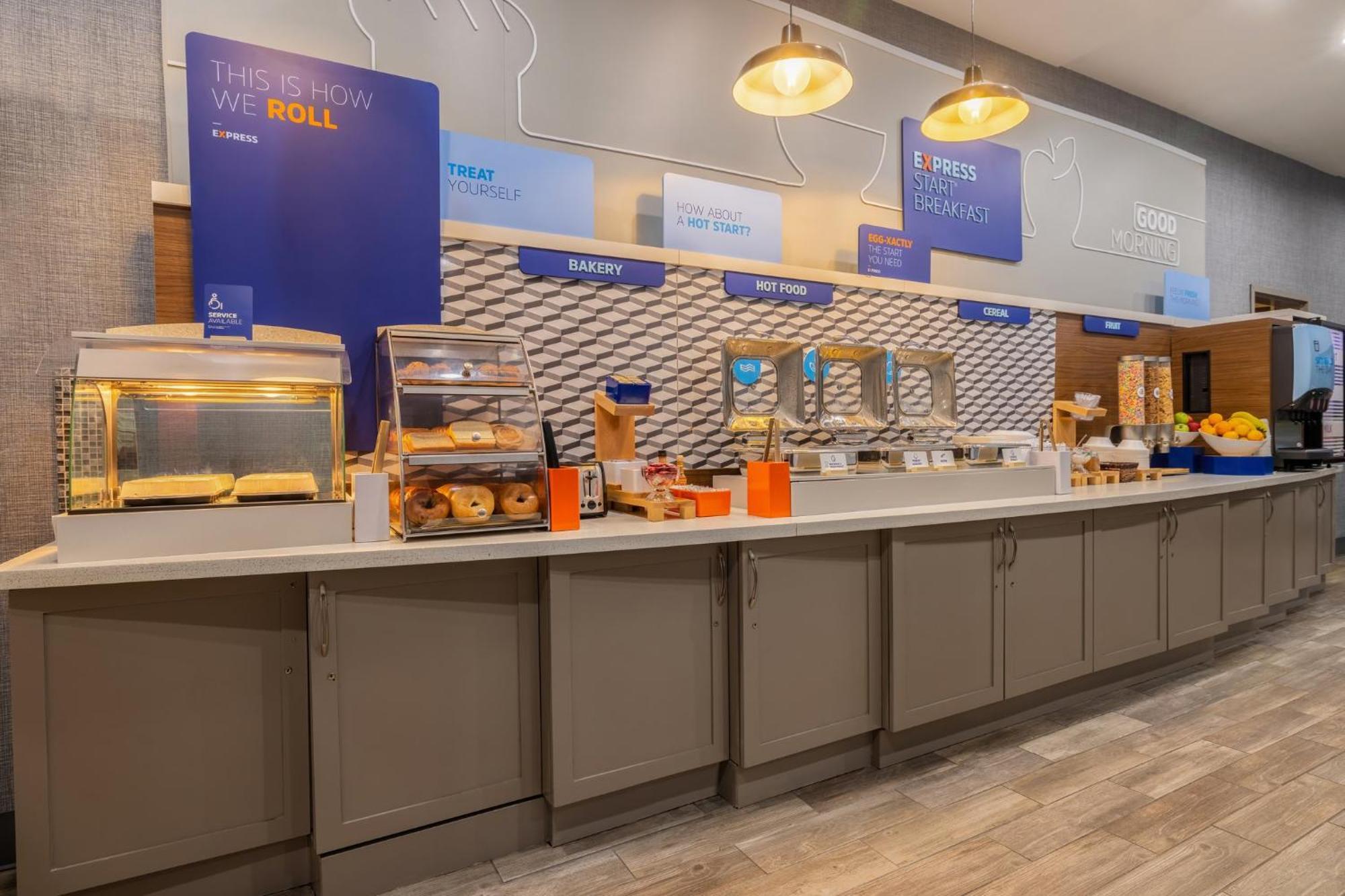 Holiday Inn Express & Suites Kansas City Airport By Ihg Buitenkant foto