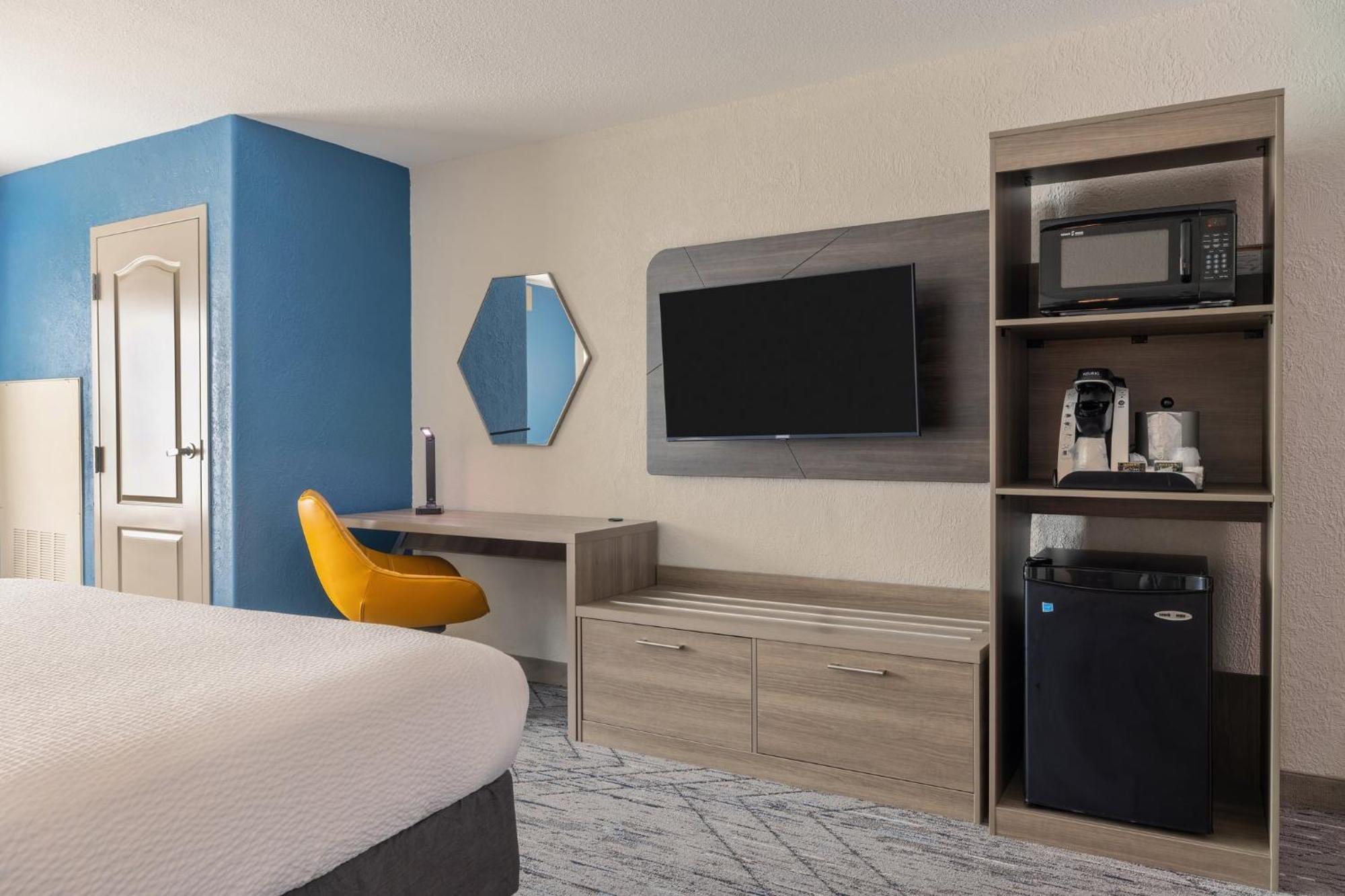 Holiday Inn Express & Suites Kansas City Airport By Ihg Buitenkant foto