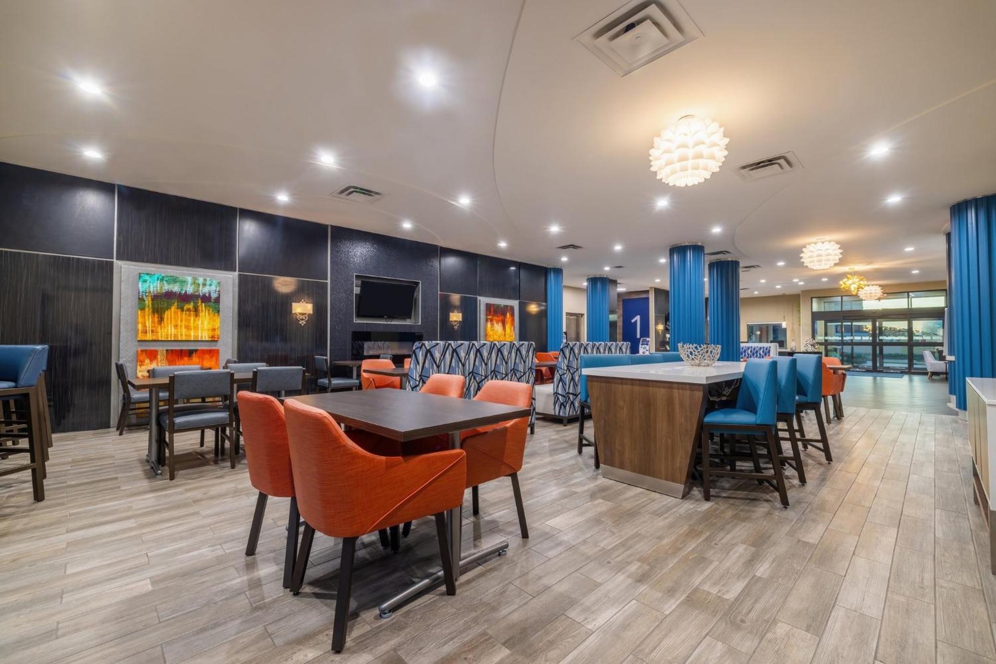 Holiday Inn Express & Suites Kansas City Airport By Ihg Buitenkant foto
