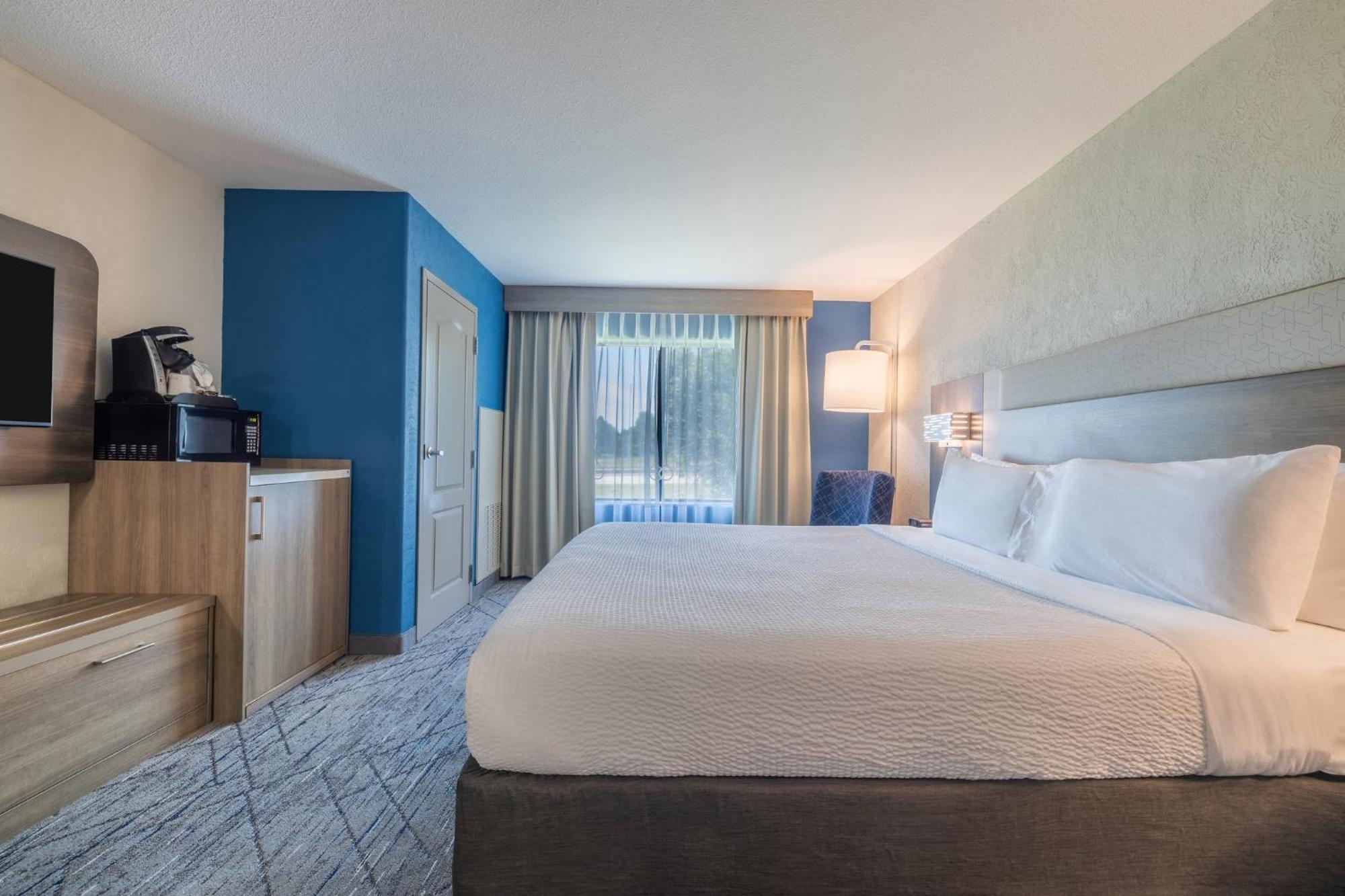 Holiday Inn Express & Suites Kansas City Airport By Ihg Buitenkant foto