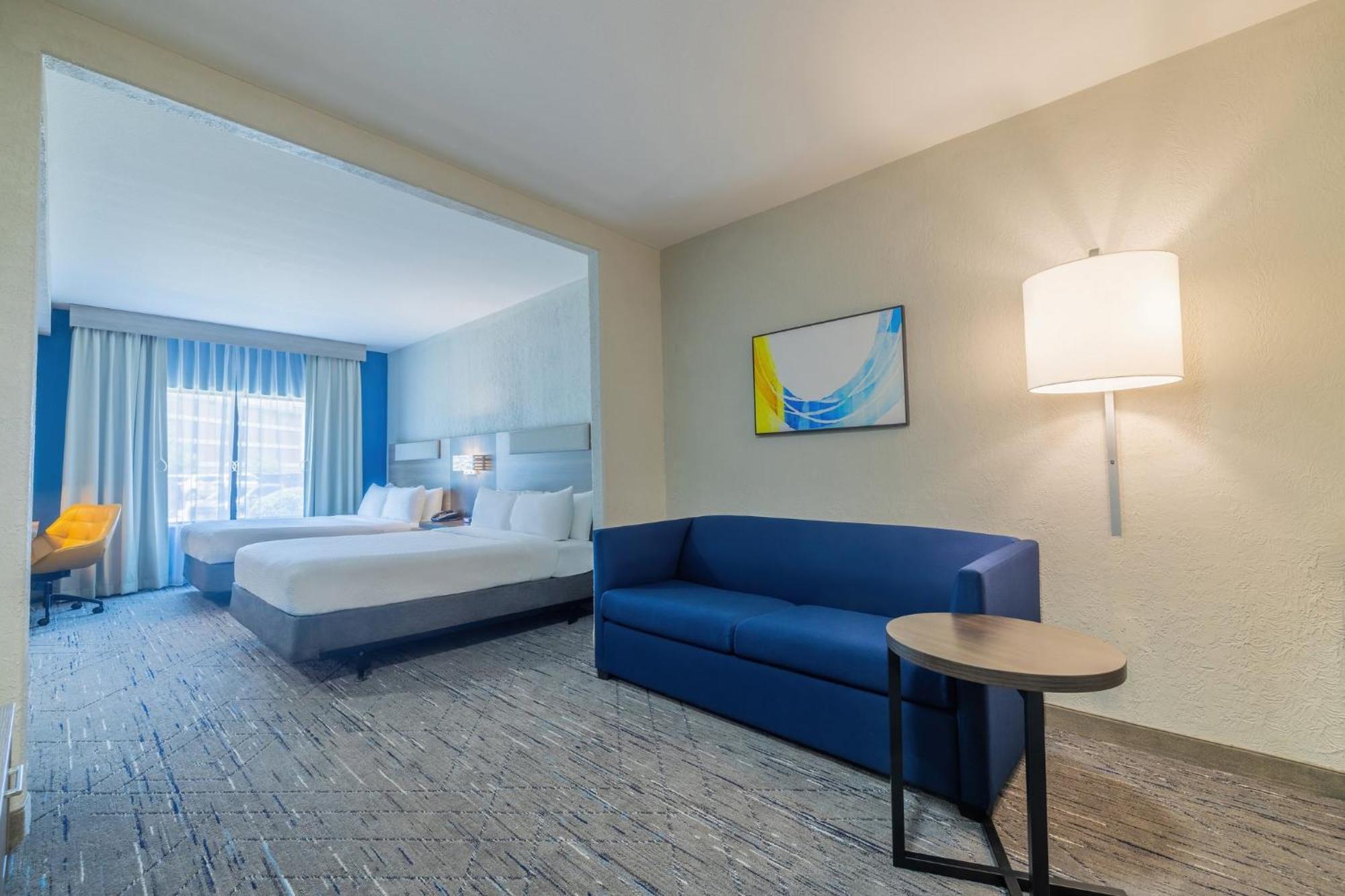 Holiday Inn Express & Suites Kansas City Airport By Ihg Buitenkant foto