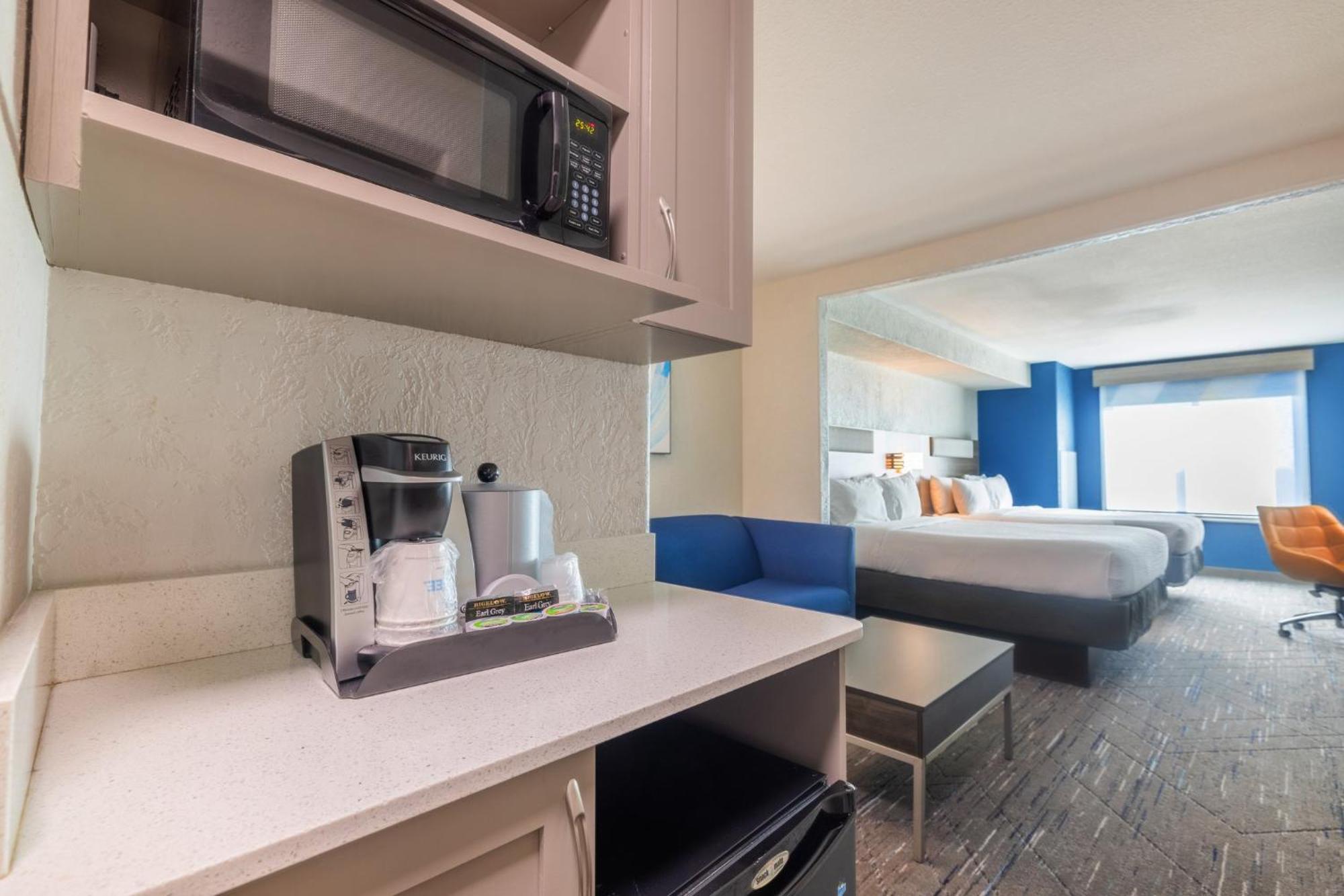 Holiday Inn Express & Suites Kansas City Airport By Ihg Buitenkant foto