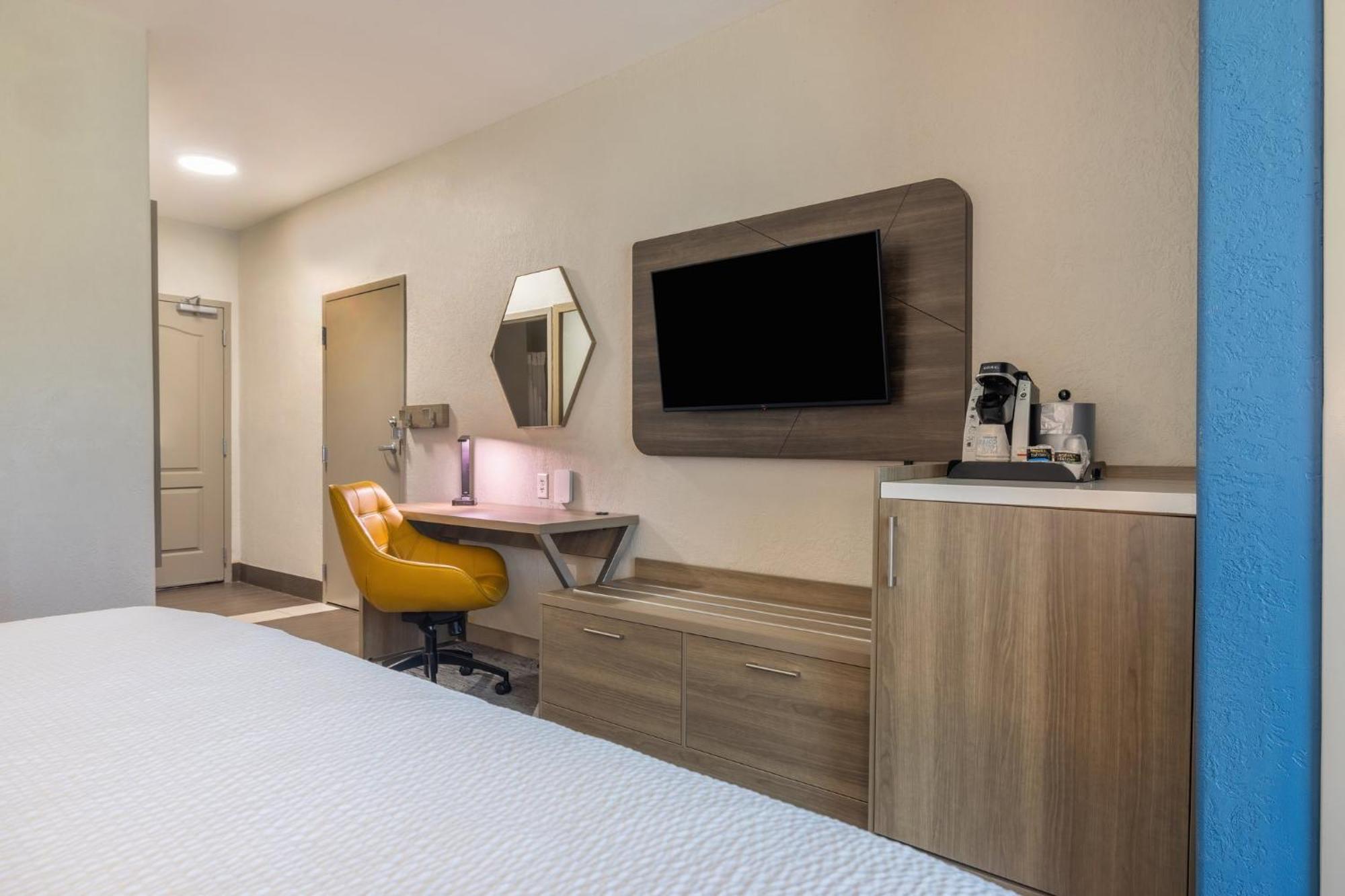 Holiday Inn Express & Suites Kansas City Airport By Ihg Buitenkant foto