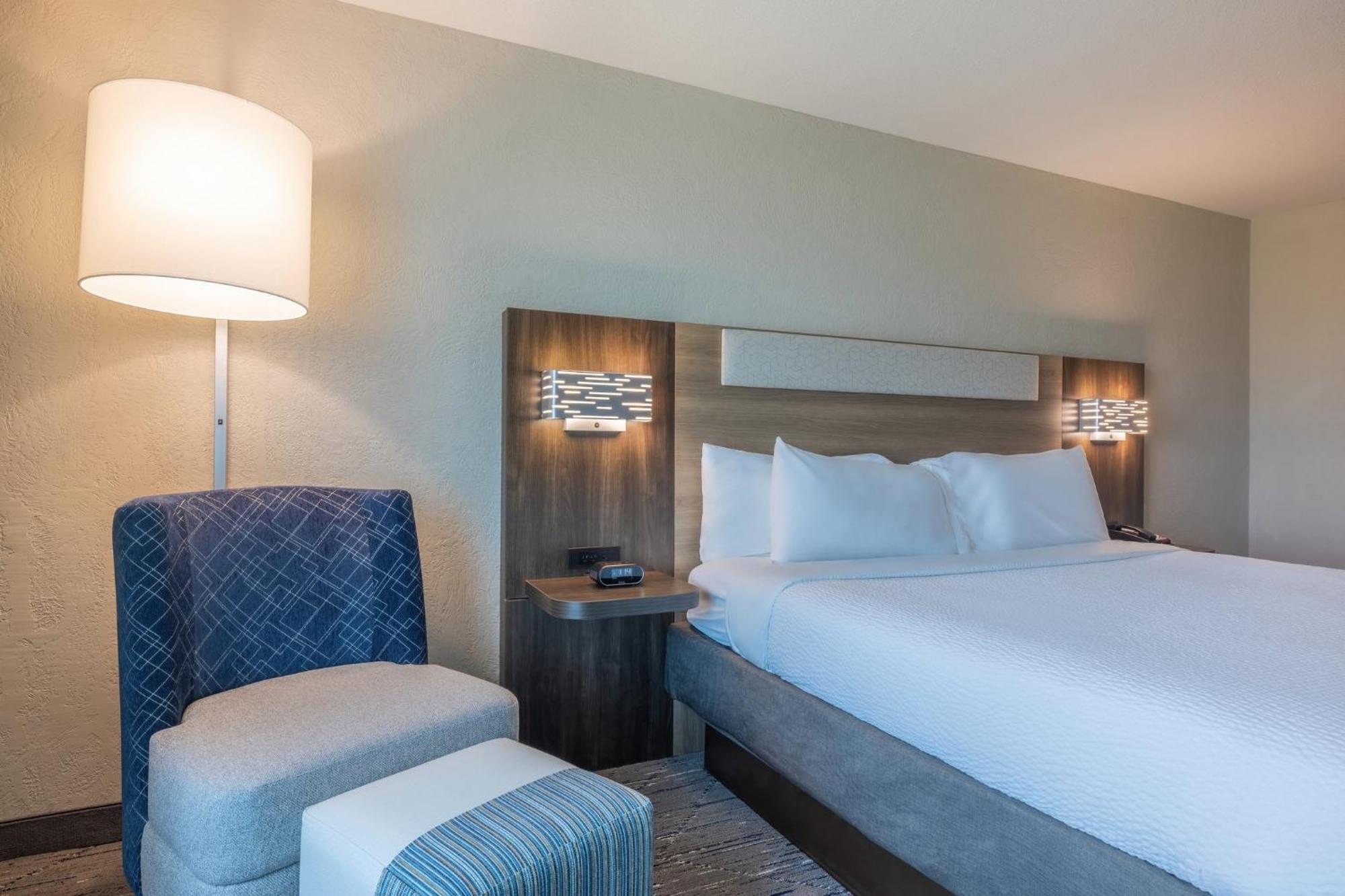 Holiday Inn Express & Suites Kansas City Airport By Ihg Buitenkant foto