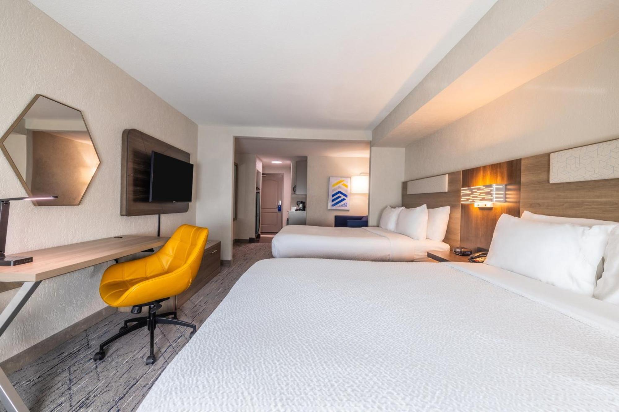 Holiday Inn Express & Suites Kansas City Airport By Ihg Buitenkant foto