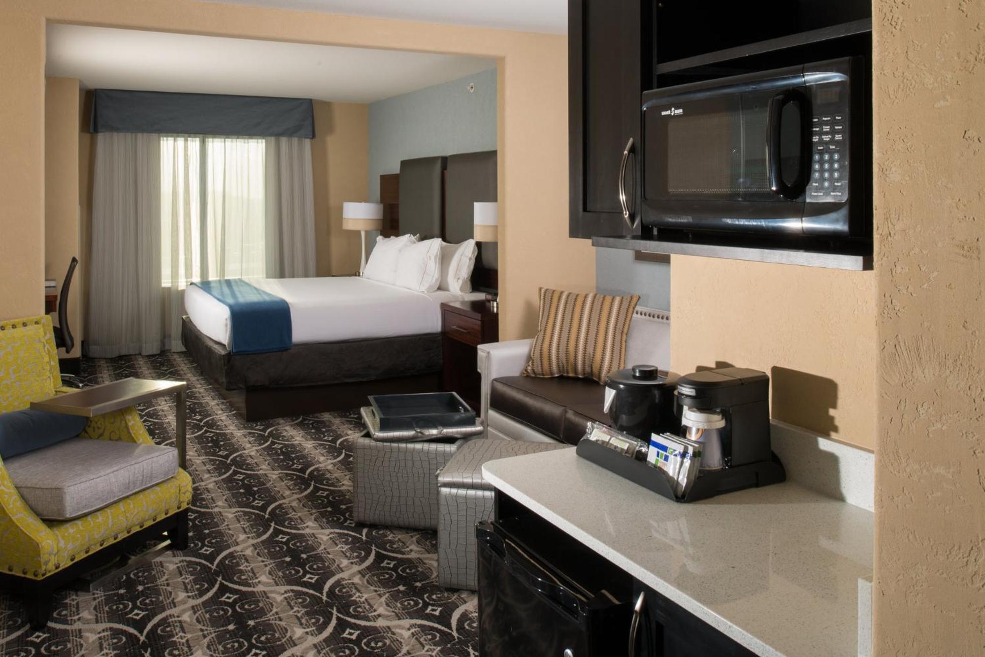 Holiday Inn Express & Suites Kansas City Airport By Ihg Buitenkant foto