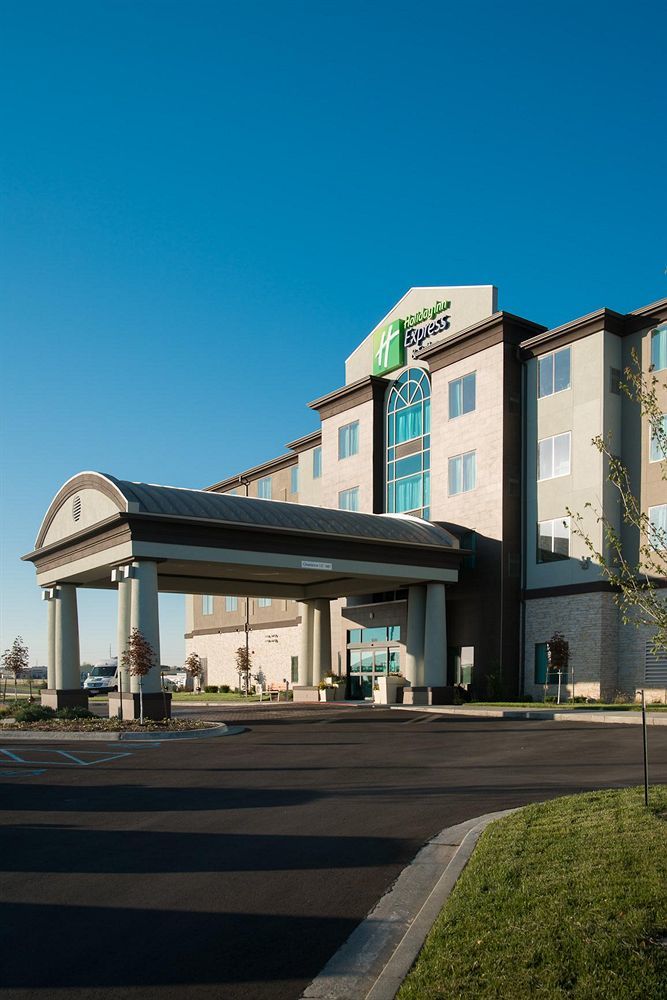 Holiday Inn Express & Suites Kansas City Airport By Ihg Buitenkant foto