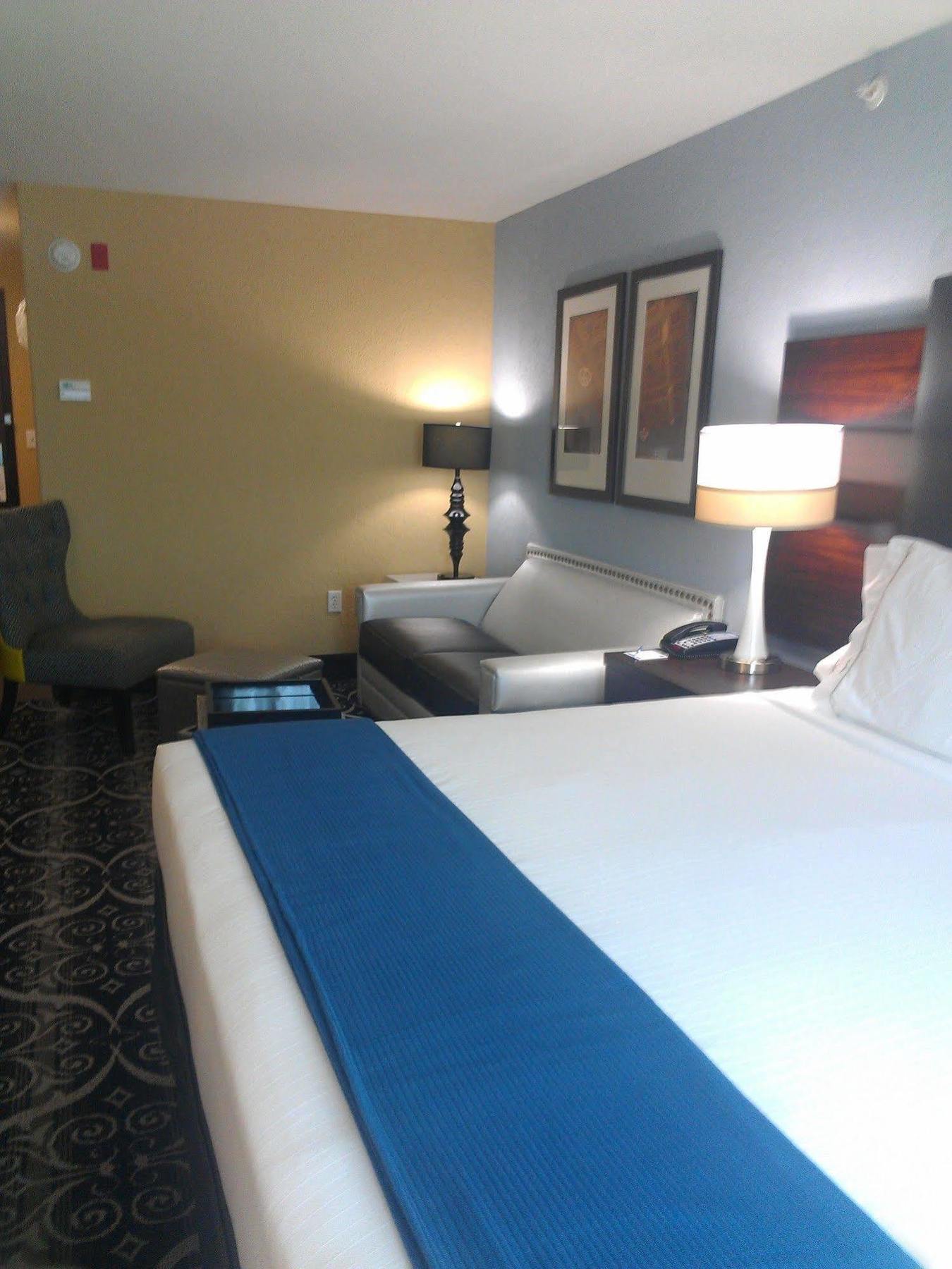 Holiday Inn Express & Suites Kansas City Airport By Ihg Kamer foto